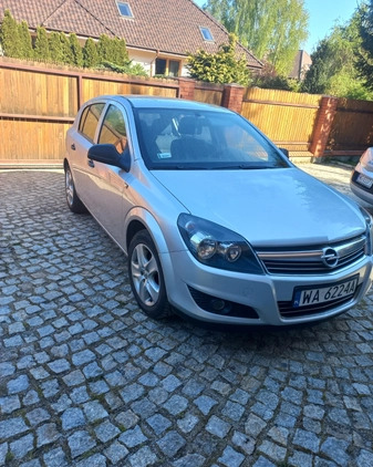 Opel Astra cena 11900 przebieg: 298000, rok produkcji 2011 z Lubraniec małe 46